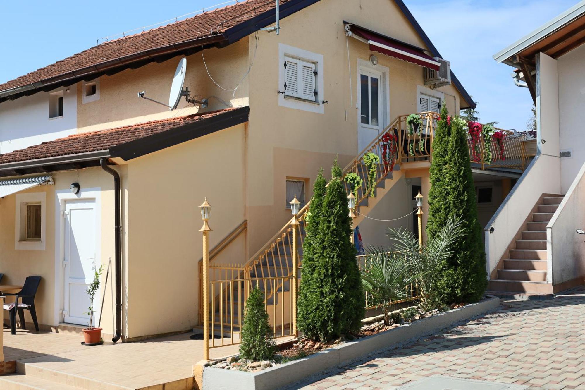 House With Gasthof *